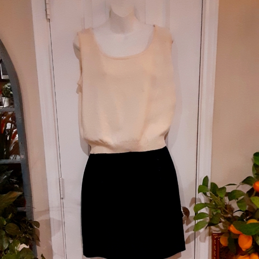 ST. JOHN Knit Shell Size Large USA